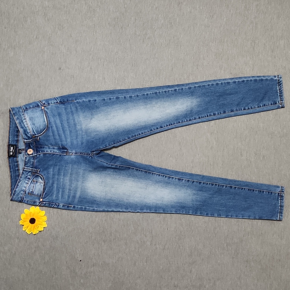 IRIS Juniors Curvy High Rise Super Skinny Leg Light Wash Denim Jeans Jeggings